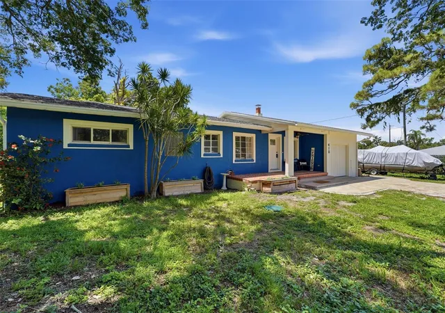 Photo 4 of Single family home for sale at 418 Edwards Dr, Sarasota, FL 34243 | MLS# A4665321 | Listing updated on 2026-09-07