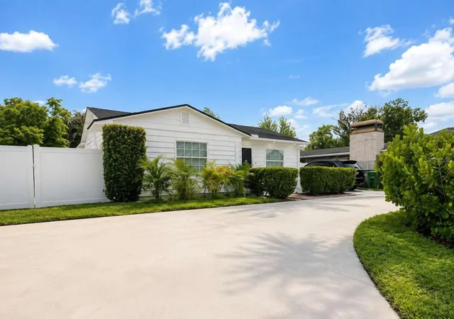 Photo 1 of Single family home for sale at 3606 W Bay To Blvd, Tampa, FL 33629 | MLS# TB8430738 | Listing updated on 2026-08-17