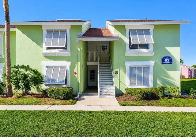 Photo 2 of Condo for sale at 3735 42nd Way S #E, Saint Petersburg, FL 33711 | MLS# TB8436855 | Listing updated on 2026-08-22