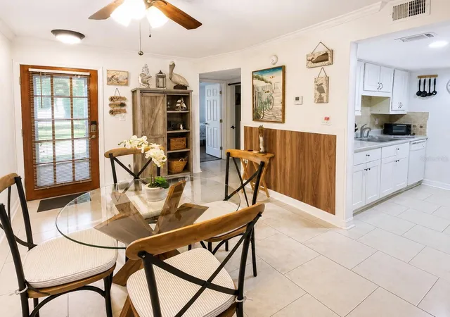 Listing Photo 5 - Condo for sale in building located at 3735 42Nd Wy S, St. Petersburg, FL 33711 - Unit #E