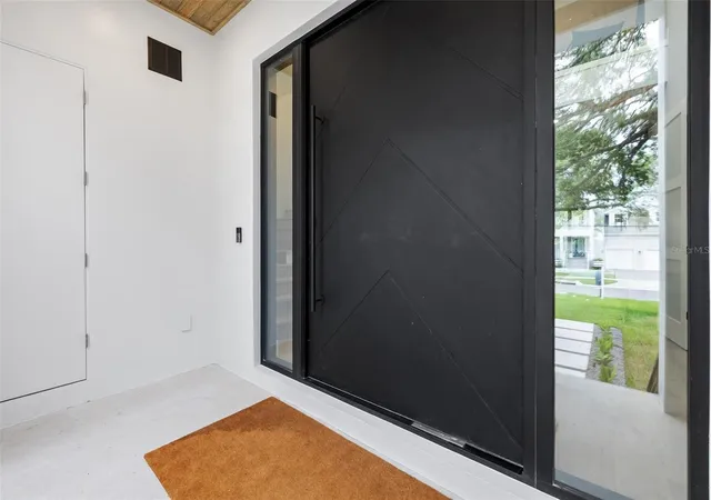 3rd image of 4709 W Estrella St, Tampa, FL 33629 | MLS# TB8452908