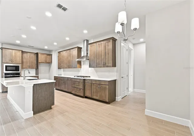3rd image of 3811 Wolves Creek Pl, Apopka, FL 32712 | MLS# O6373106
