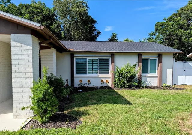 Photo 2 of Single family home for sale at 11608 Fox Run, PORT RICHEY, FL 34668 | MLS# W7882114 | Listing updated on 2026-10-06