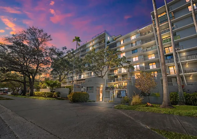 2nd image of 201 W Laurel St #310, Tampa, FL 33602 | MLS# TB8468624