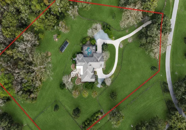 Photo 1 of Mansion for sale at 2150 Se 73 Loop, Ocala, FL 34480 | MLS# OM717602 | Listing updated on 2026-10-09