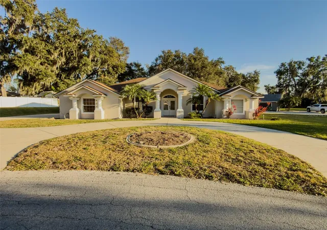 Photo 3 of Single family home for sale at 4 Weston Rd, Leesburg, FL 34748 | MLS# O6378715 | Listing updated on 2026-08-17
