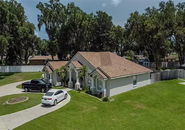 Photo 4 of Single family home for sale at 4 Weston Rd, Leesburg, FL 34748 | MLS# O6378715 | Listing updated on 2026-08-17