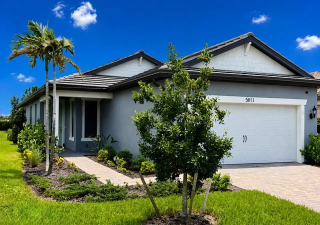 Photo 1 of Single family home for sale at 5811 Silverside Pine Ct, Bradenton, FL 34211 | MLS# A4681775 | Listing updated on 2026-09-24