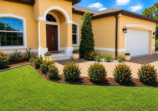 Photo 3 of Single family home for sale at 1900 Colleen St, Sarasota, FL 34231 | MLS# R4910744 | Listing updated on 2026-08-26