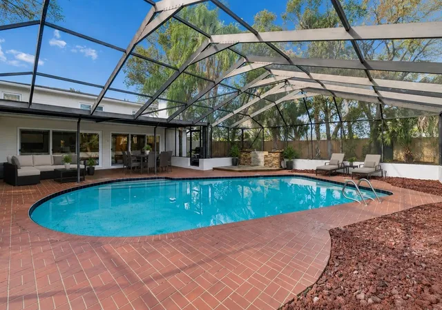 3rd image of 8402 Boxwood Dr, Tampa, FL 33615 | MLS# TB8479290