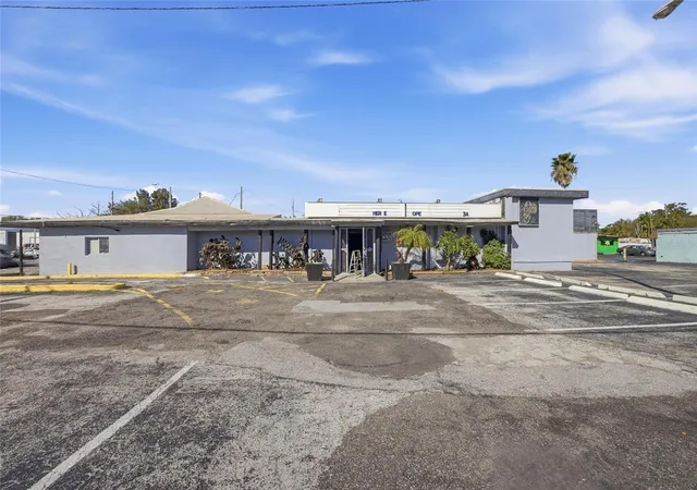 House for sale at 4900 66th Street N, Saint Petersburg, FL 33709 | MLS# TB8479808 | Listing updated on 2026-03-30