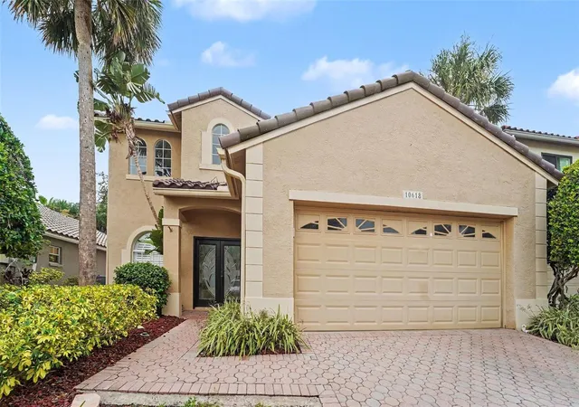 Photo 4 of Single family home for sale at 10618 Hatteras Dr, Tampa, FL 33615 | MLS# TB8481613 | Listing updated on 2026-10-02