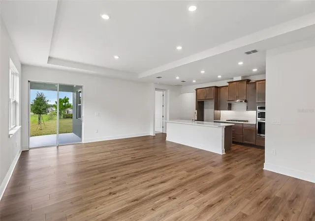 2nd image of 826 Emerald Grove Dr, Apopka, FL 32703 | MLS# W7884077