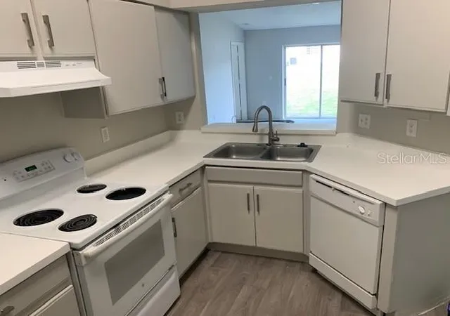 4th image of 3136 Pine Top Dr, Valrico, FL 33594 | MLS# TB8490444