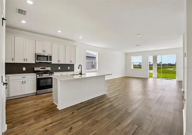 Photo 2 of Single family home for sale at 13810 Bertrand Ave, Palmetto, FL 34221 | MLS# R4910971 | Listing updated on 2026-10-09