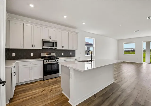 Photo 3 of Single family home for sale at 13810 Bertrand Ave, Palmetto, FL 34221 | MLS# R4910971 | Listing updated on 2026-10-09