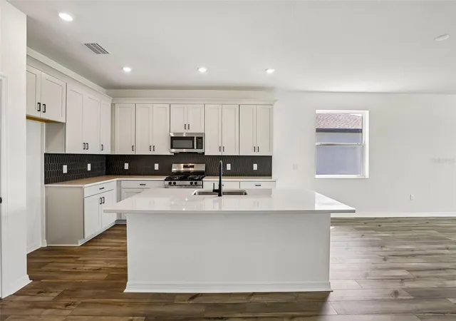 Photo 3 of Single family home for sale at 13810 Bertrand Ave, Palmetto, FL 34221 | MLS# R4910971 | Listing updated on 2026-10-09