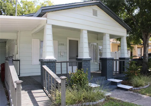 Photo 3 of Single family home for sale at 1106 E Dr Martin Luther King Jr Blvd, Plant City, FL 33563 | MLS# TB8494799 | Listing updated on 2026-10-10