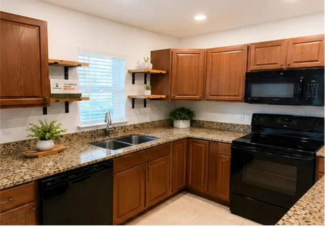 Photo 2 of Townhouse for sale at 3826 Exeter Ln, Lakeland, FL 33810 | MLS# TB8496024 | Listing updated on 2026-09-23