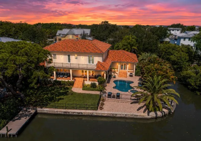 Photo 1 of Single family home for sale at 2212 S Occident St, Tampa, FL 33629 | MLS# TB8497618 | Listing updated on 2026-08-29