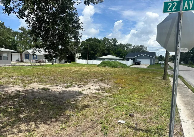 3rd image of 801 22Nd Ave S, St Petersburg, FL 33704 | MLS# TB8498152
