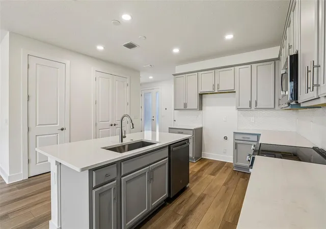 Photo 4 of Sale Pending at 31850 Clover Fin Ct, Wesley Chapel, FL 33545 | MLS# TB8499365 | Listing updated on 2026-09-05