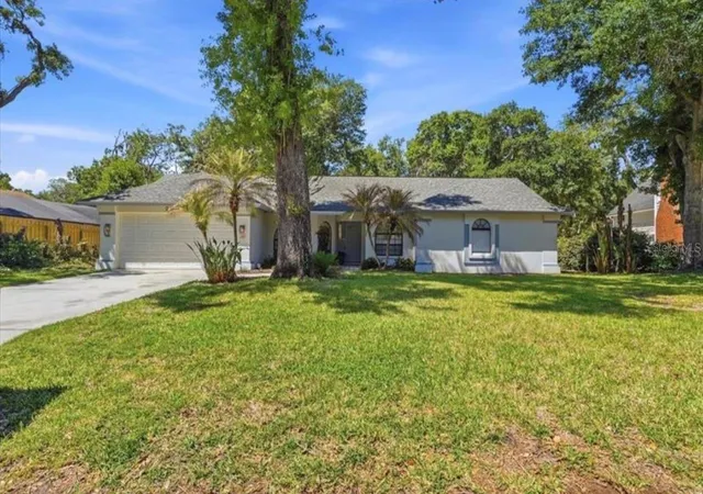1st image of 2800 Hammock Dr, Plant City, FL 33566 | MLS# L4961290