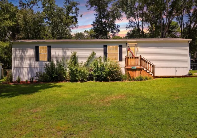 Photo 1 of Manufactured home for sale at 2521 E Mercury St, Inverness, FL 34453 | MLS# OM723381 | Listing updated on 2026-08-30