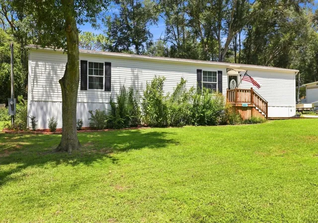 Photo 3 of Manufactured home for sale at 2521 E Mercury St, Inverness, FL 34453 | MLS# OM723381 | Listing updated on 2026-08-30