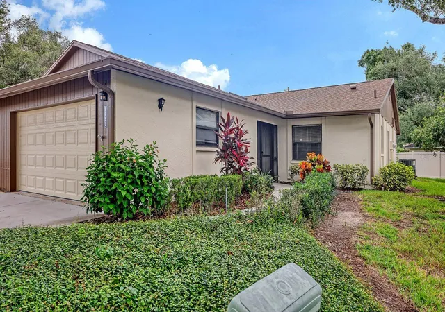 Photo 1 of Sale Pending at 4633 Oak Hl Dr #13, Sarasota, FL 34232 | MLS# A4691571 | Listing updated on 2026-08-19