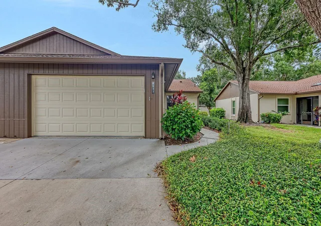 Photo 2 of Sale Pending at 4633 Oak Hl Dr #13, Sarasota, FL 34232 | MLS# A4691571 | Listing updated on 2026-08-19