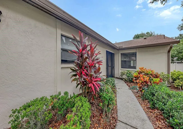Photo 3 of Sale Pending at 4633 Oak Hl Dr #13, Sarasota, FL 34232 | MLS# A4691571 | Listing updated on 2026-08-19