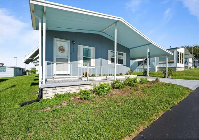 3rd image of 7203 El Meyers St, Zephyrhills, FL 33541 | MLS# TB8505916