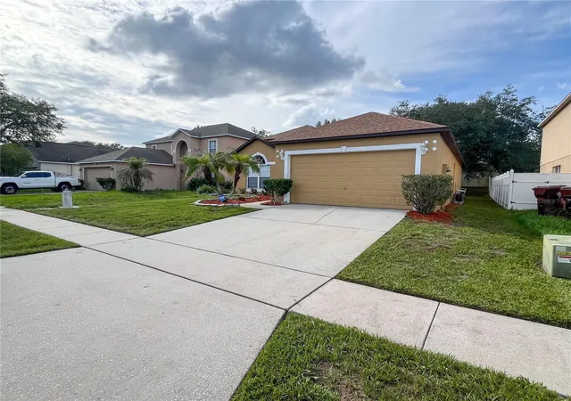 Photo 3 of Single family home for sale at 140 Milestone Dr, Haines City, FL 33844 | MLS# P4938780 | Listing updated on 2026-08-30
