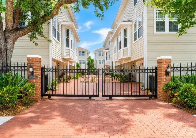 Photo 3 of Townhouse for sale at 3315 W De Leon St #15, Tampa, FL 33609 | MLS# TB8515679 | Listing updated on 2026-08-31