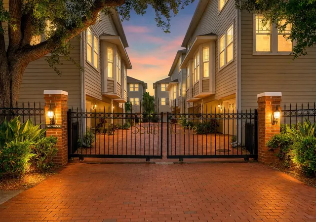 Photo 3 of Townhouse for sale at 3315 W De Leon St #15, Tampa, FL 33609 | MLS# TB8515679 | Listing updated on 2026-08-31