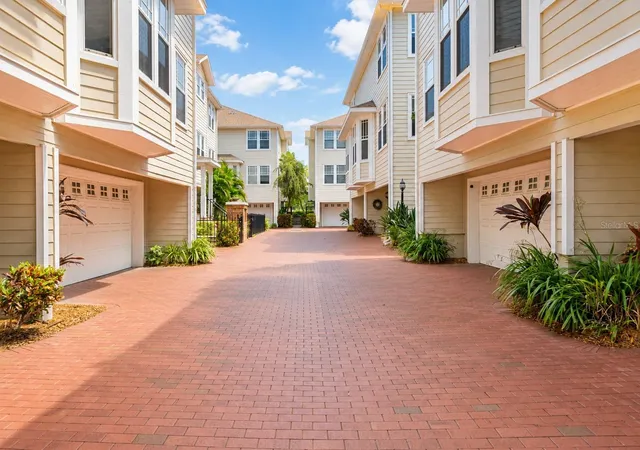 Photo 4 of Townhouse for sale at 3315 W De Leon St #15, Tampa, FL 33609 | MLS# TB8515679 | Listing updated on 2026-08-31