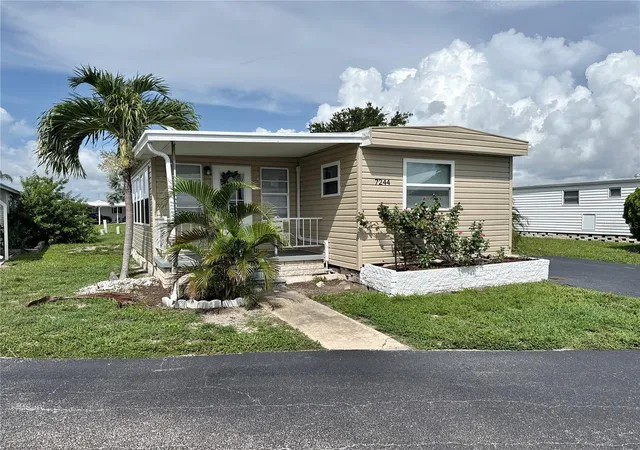 Photo 2 of Manufactured home for sale at 7244 Mount Fairfield Rd Ne #530, St Petersburg, FL 33702 | MLS# TB8516462 | Listing updated on 2026-08-18