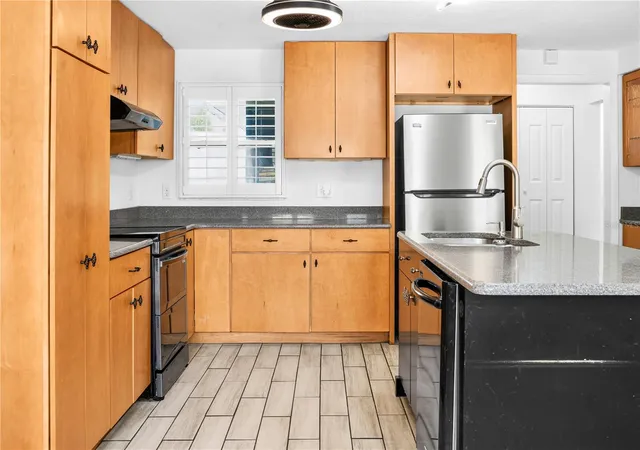 4th image of 986 Lexington Dr, Dunedin, FL 34698 | MLS# TB8516995