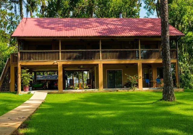 Photo 1 of Single family home for sale at 303 Riley Lake Dr, Hawthorne, FL 32640 | MLS# GC541161 | Listing updated on 2026-09-02