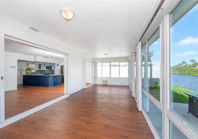 Photo 4 of Sale Pending at 2126 Riverbluff Pkwy #V323, Sarasota, FL 34231 | MLS# A4697397 | Listing updated on 2026-09-04