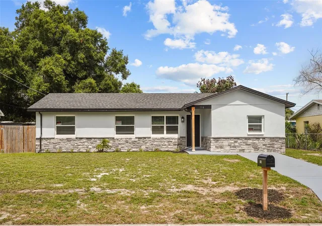 Photo 1 of Single family home for sale at 116 Harbor Dr, Winter Haven, FL 33881 | MLS# O6418010 | Listing updated on 2026-09-01