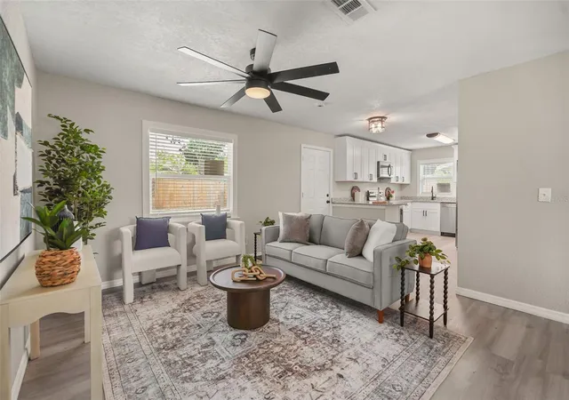 Photo 2 of Single family home for sale at 116 Harbor Dr, Winter Haven, FL 33881 | MLS# O6418010 | Listing updated on 2026-09-01
