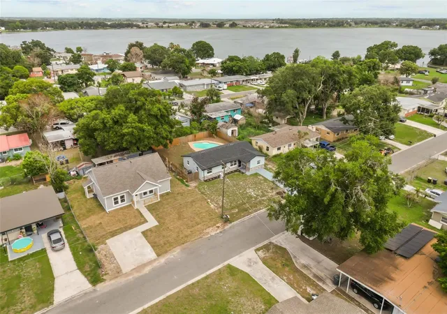 Photo 3 of Single family home for sale at 116 Harbor Dr, Winter Haven, FL 33881 | MLS# O6418010 | Listing updated on 2026-09-01