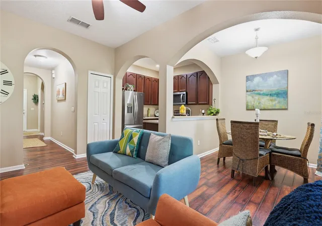 Photo 3 of Townhouse for sale at 10291 Park Cmns Dr, Orlando, FL 32832 | MLS# O6418618 | Listing updated on 2026-08-18