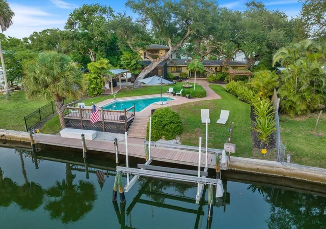 Photo 1 of Single family home for sale at 1827 Baywood Dr, Sarasota, FL 34231 | MLS# A4697757 | Listing updated on 2026-08-17