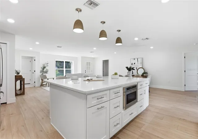 Photo 4 of Single family home for sale at 39251 County Rd 439, Umatilla, FL 32784 | MLS# G5114167 | Listing updated on 2026-08-17