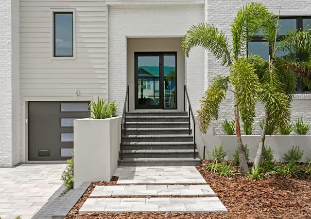 Photo 3 of Mansion for sale at 5023 W Dante Ave, Tampa, FL 33629 | MLS# TB8522126 | Listing updated on 2026-08-30