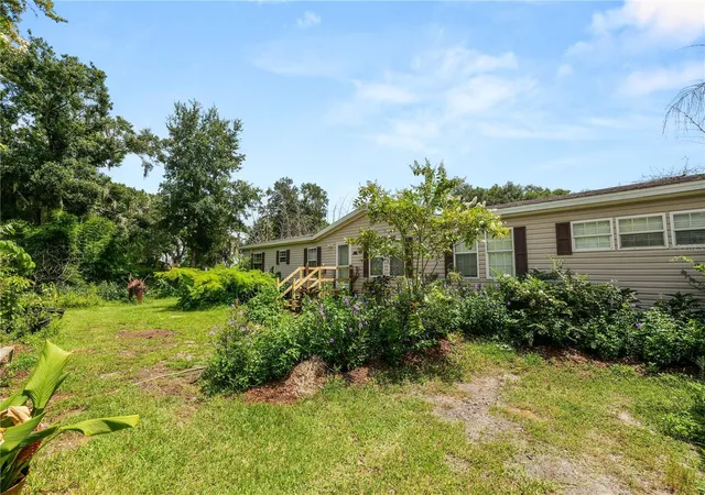 Photo 2 of Manufactured home for sale at 6236 Springwoods Ln, Lakeland, FL 33811 | MLS# L4963000 | Listing updated on 2026-09-03