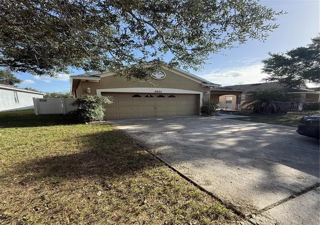 Photo 2 of Single family home for sale at 3201 Summer Cruise Dr, Valrico, FL 33594 | MLS# O6419387 | Listing updated on 2026-09-24